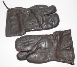 USN air gunner's mittens with trigger finger
