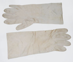 Excellent 1944 dated RAF silk inner gloves/liners for the 1941 pattern and later issue flying gloves