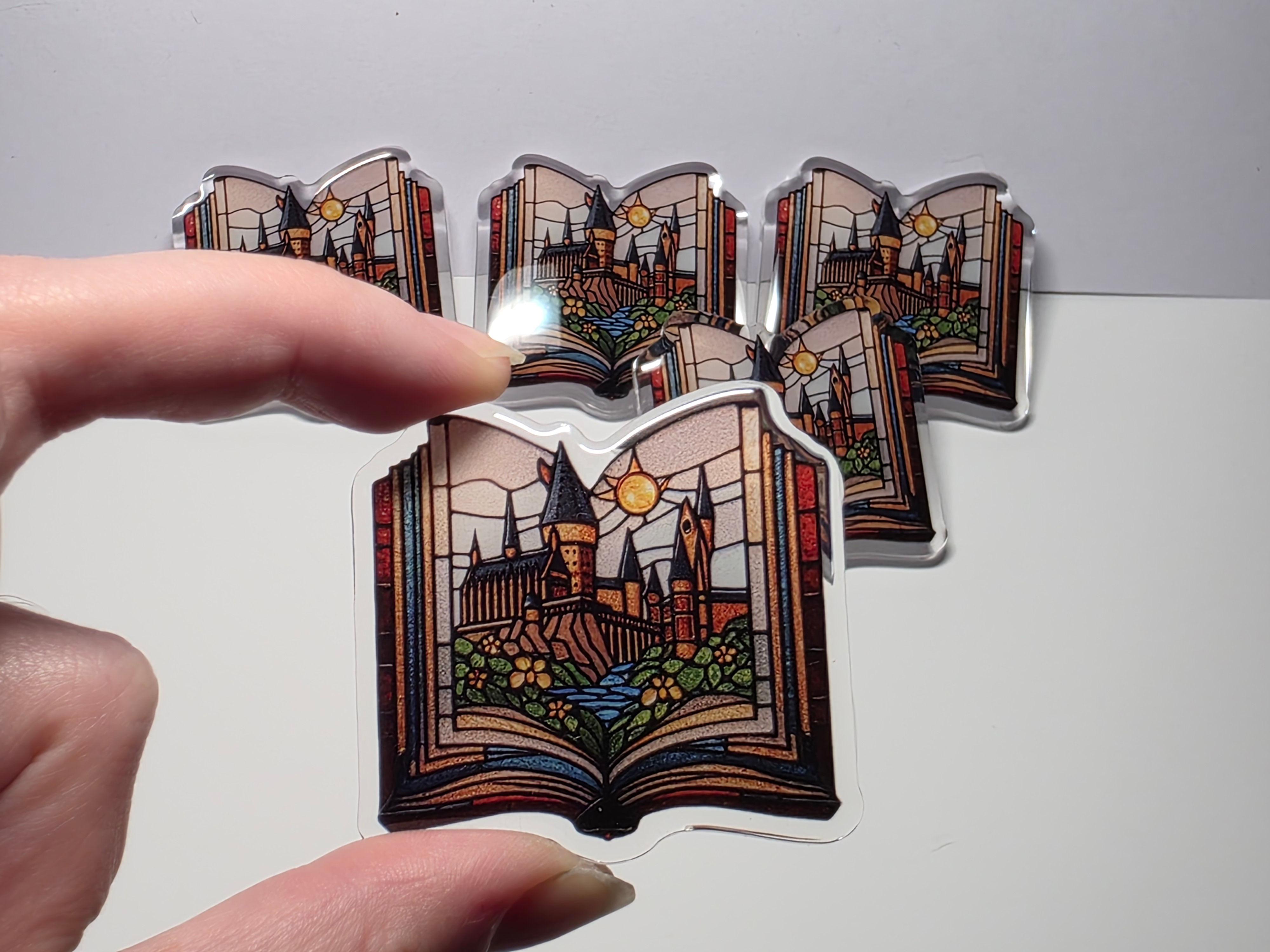 Hogwarts book pin Badge