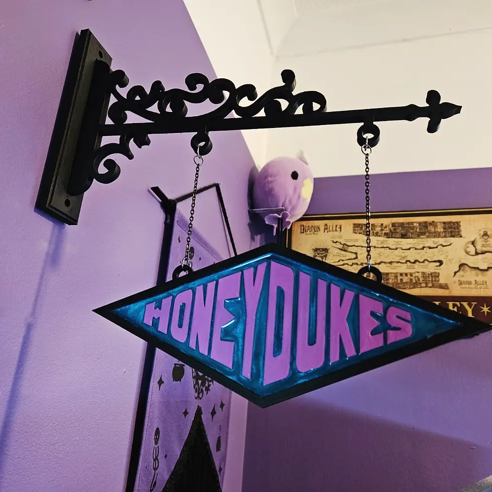 Thumbnail: Honeydukes shop sign 