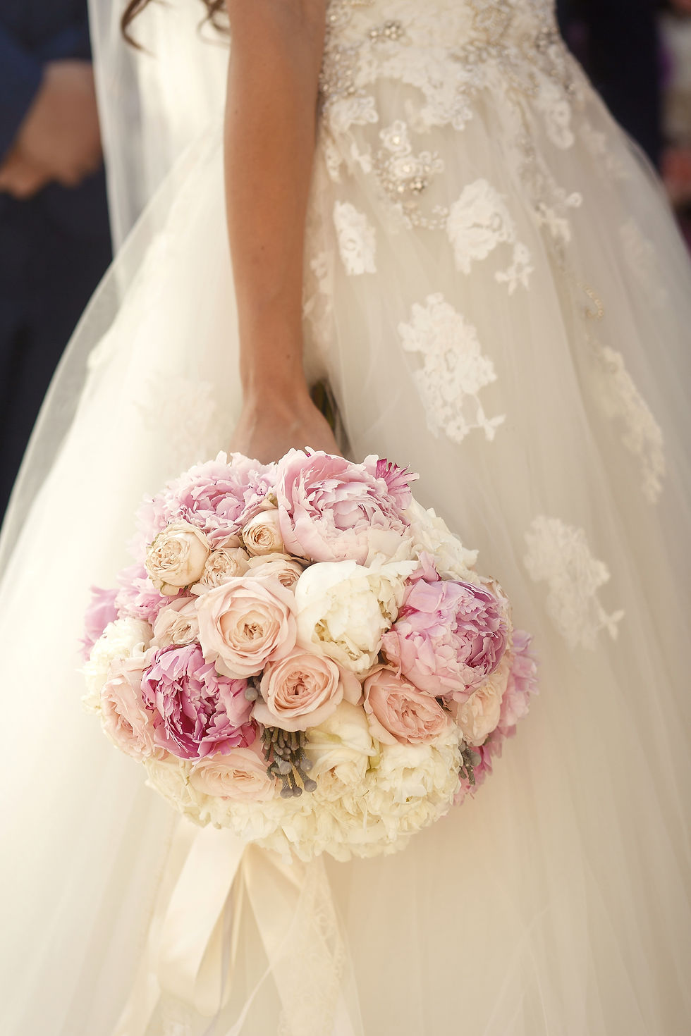 stylish-bridal-bouquet-charming-alone.jpg