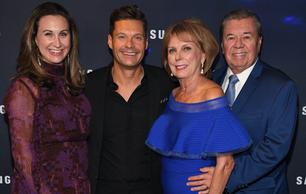 Happy Holidays from the
Ryan Seacrest Foundation