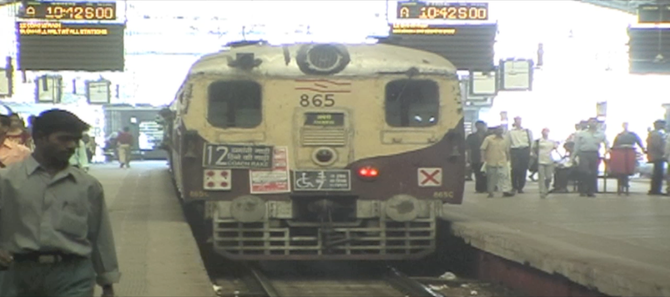 デリー駅のホーム