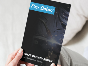 Een boekje voor Pan Oston met daarin de kernwaarden (het DNA) van het bedrijf als intern communicatiemiddel op dag 1 van de onboarding.