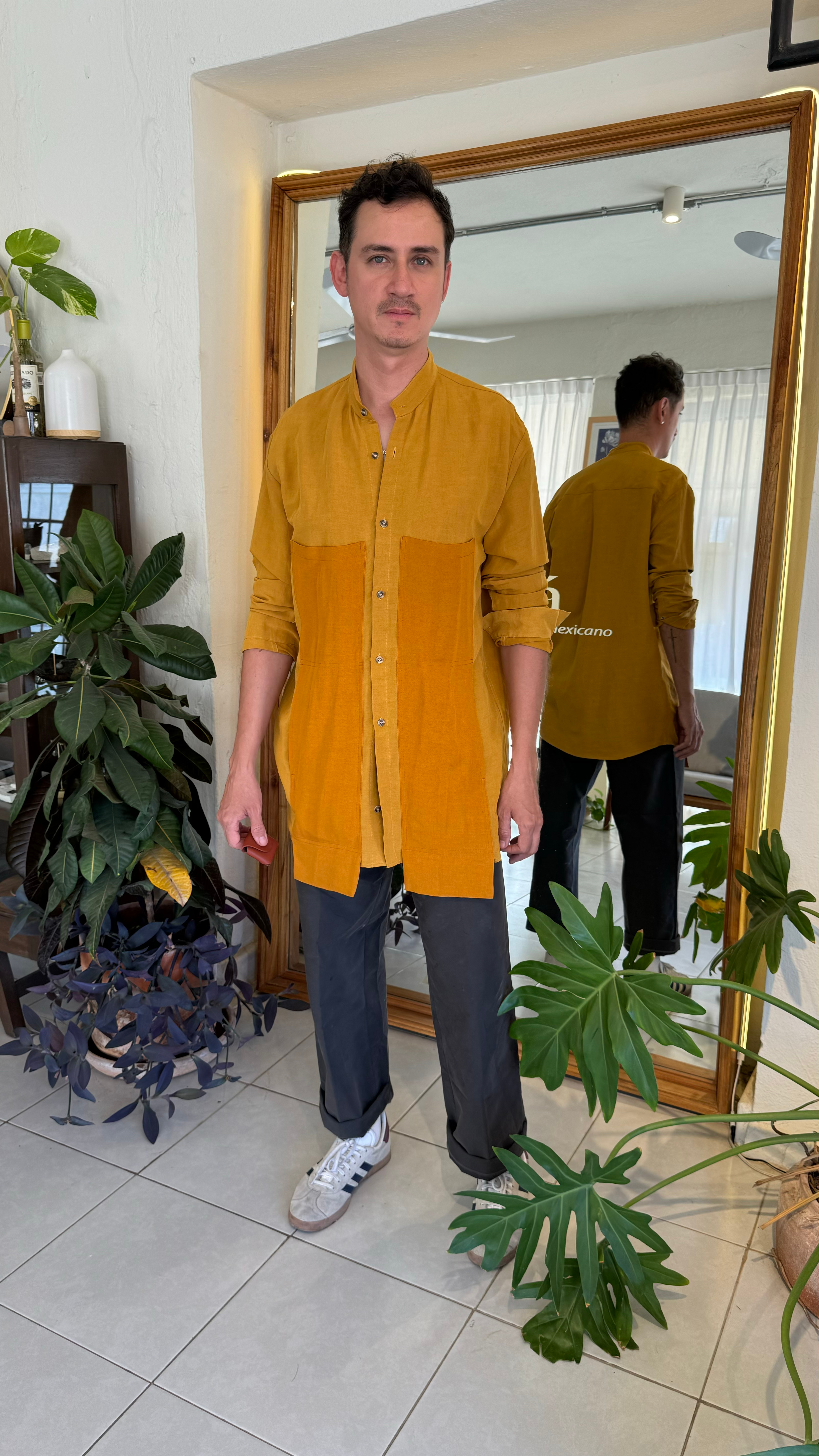 Camisa Guayabera minimal mostaza