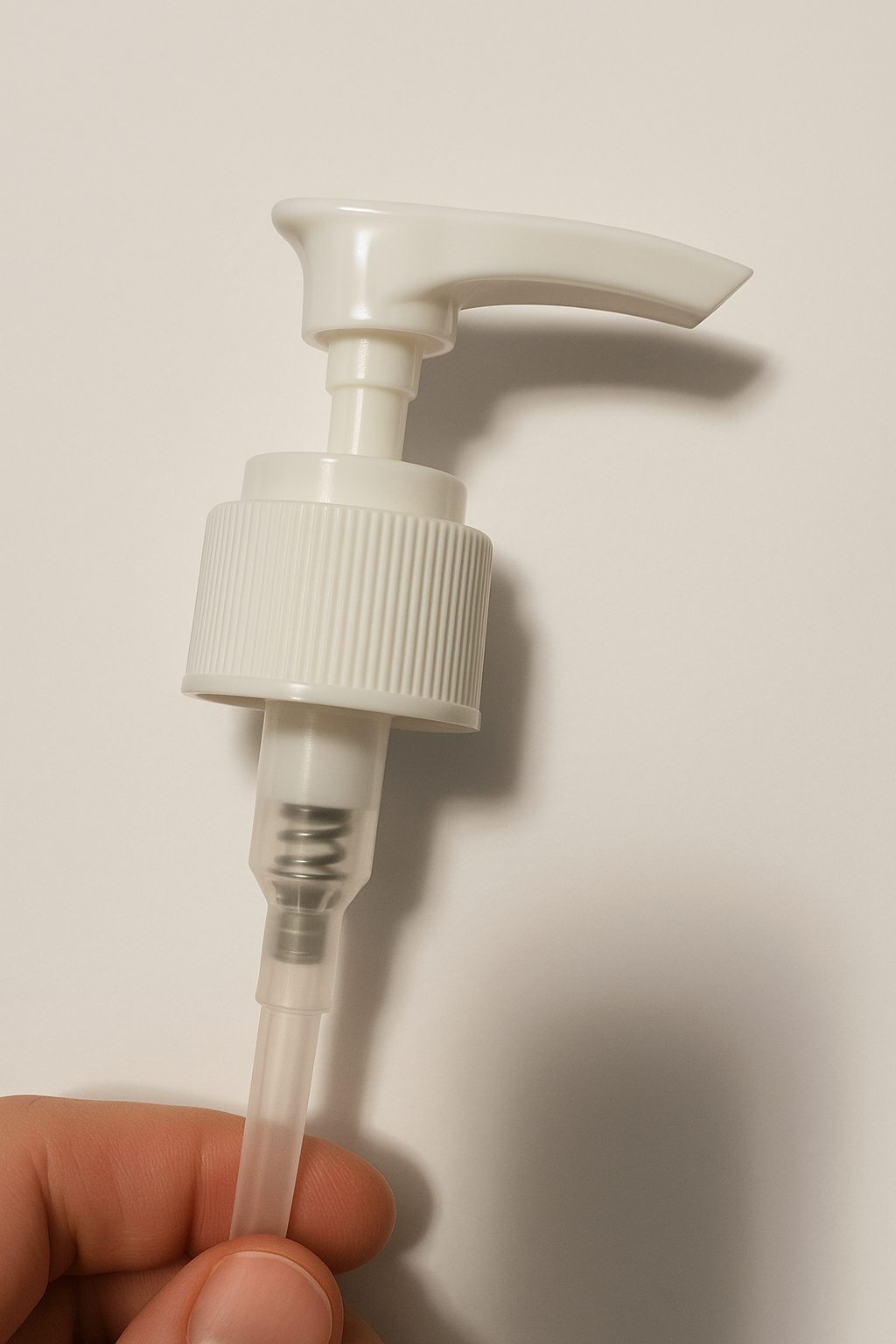 White 24-410 Pump Top – 6" dip tube, 12-16 oz, Ribbed Finish