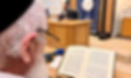 איליה החסיד לומד תעס אצל הרב אדם סיני בבית מדרש הסולם
