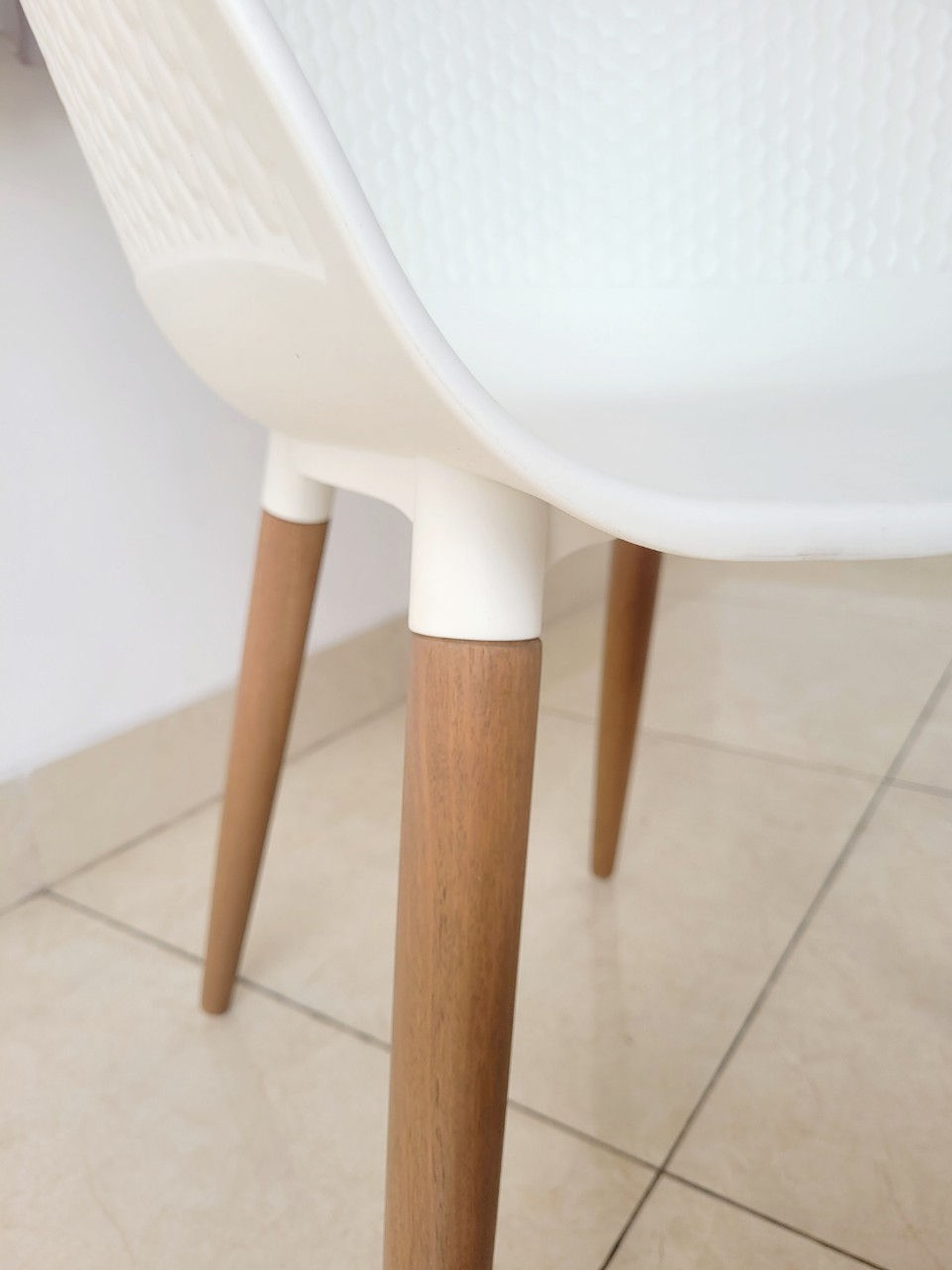 Hình thu nhỏ: Ghế Antibes Carver Tiện Dụng, Ghế Chân Gỗ Bạch Đàn Ngoài Trời Có Tay