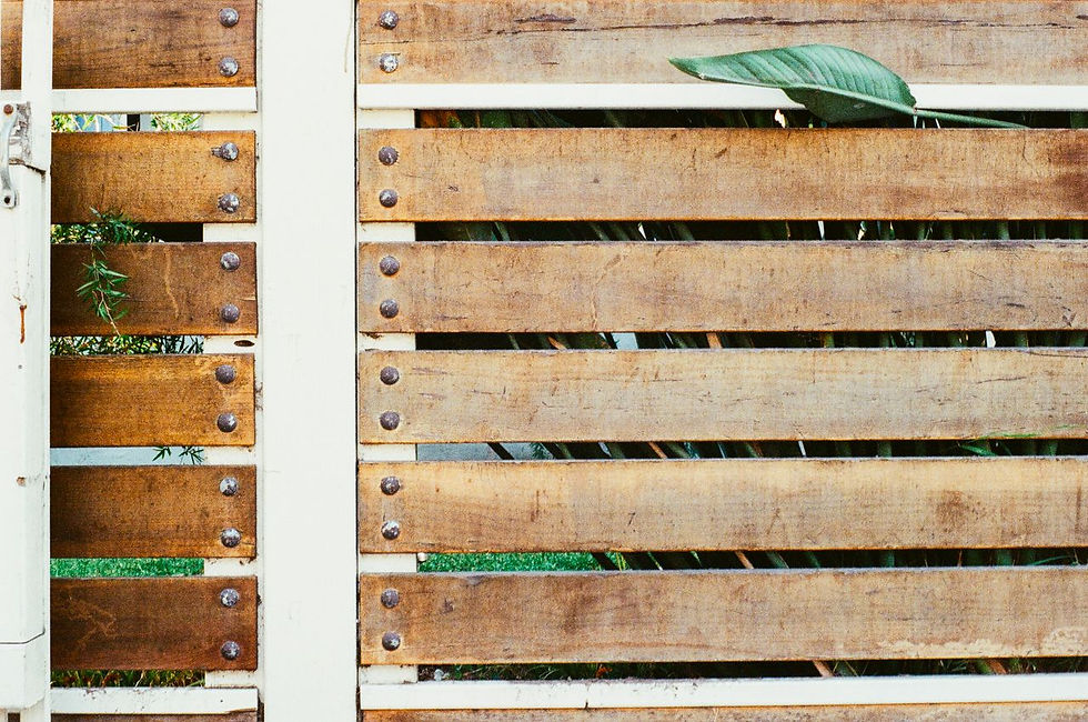 Late-Summer Fence Install Guide for Post Falls: Heat, Smoke, Ash, Lead Times