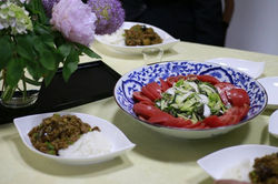 今月のご飯はドライカレーとサラダです。_カレー嫌いの娘が今月はおやすみ。_今月しかないないぞ～。