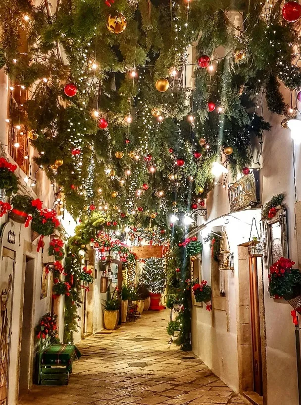 Locorotondo streets during Christmas