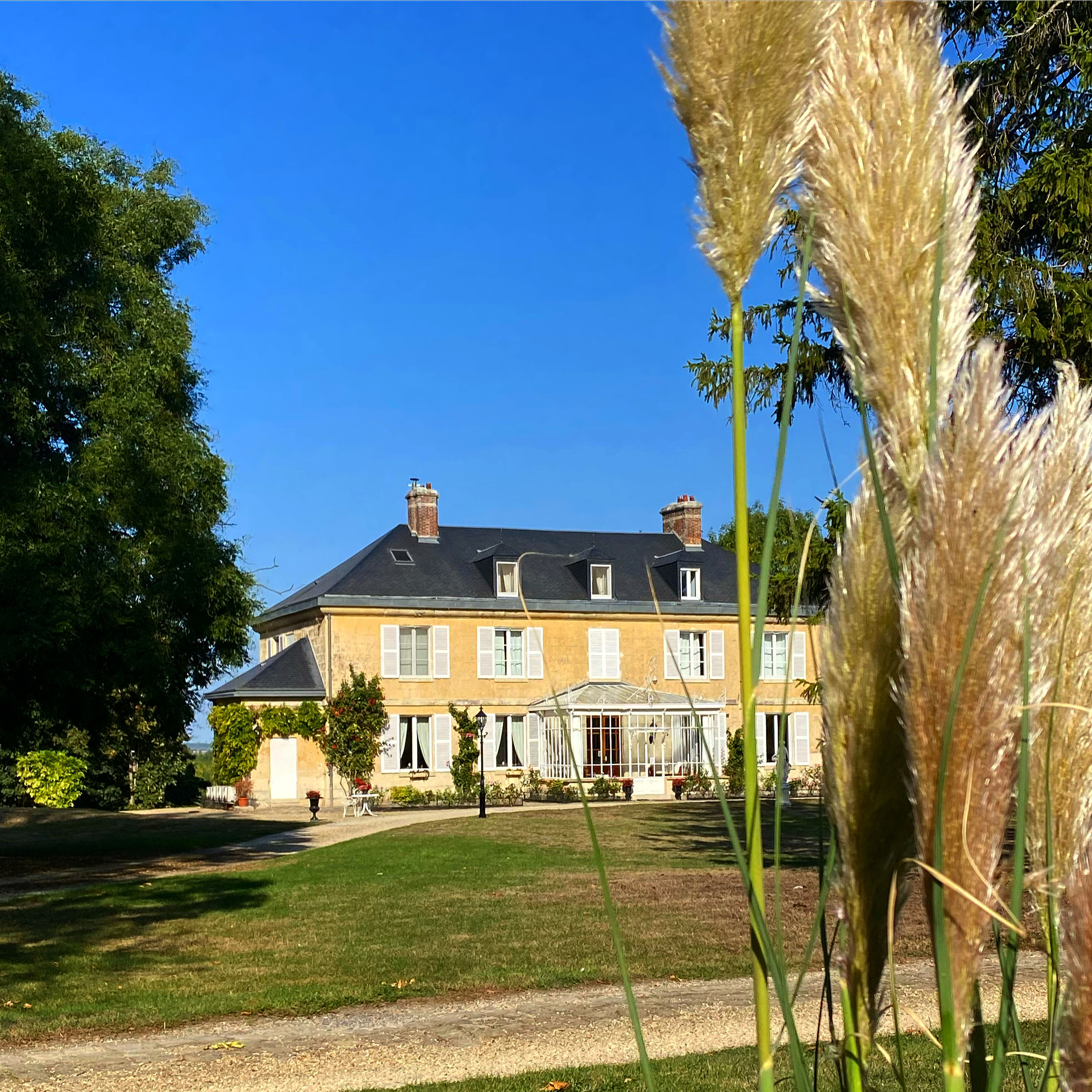 (c) Domaineleparc.fr