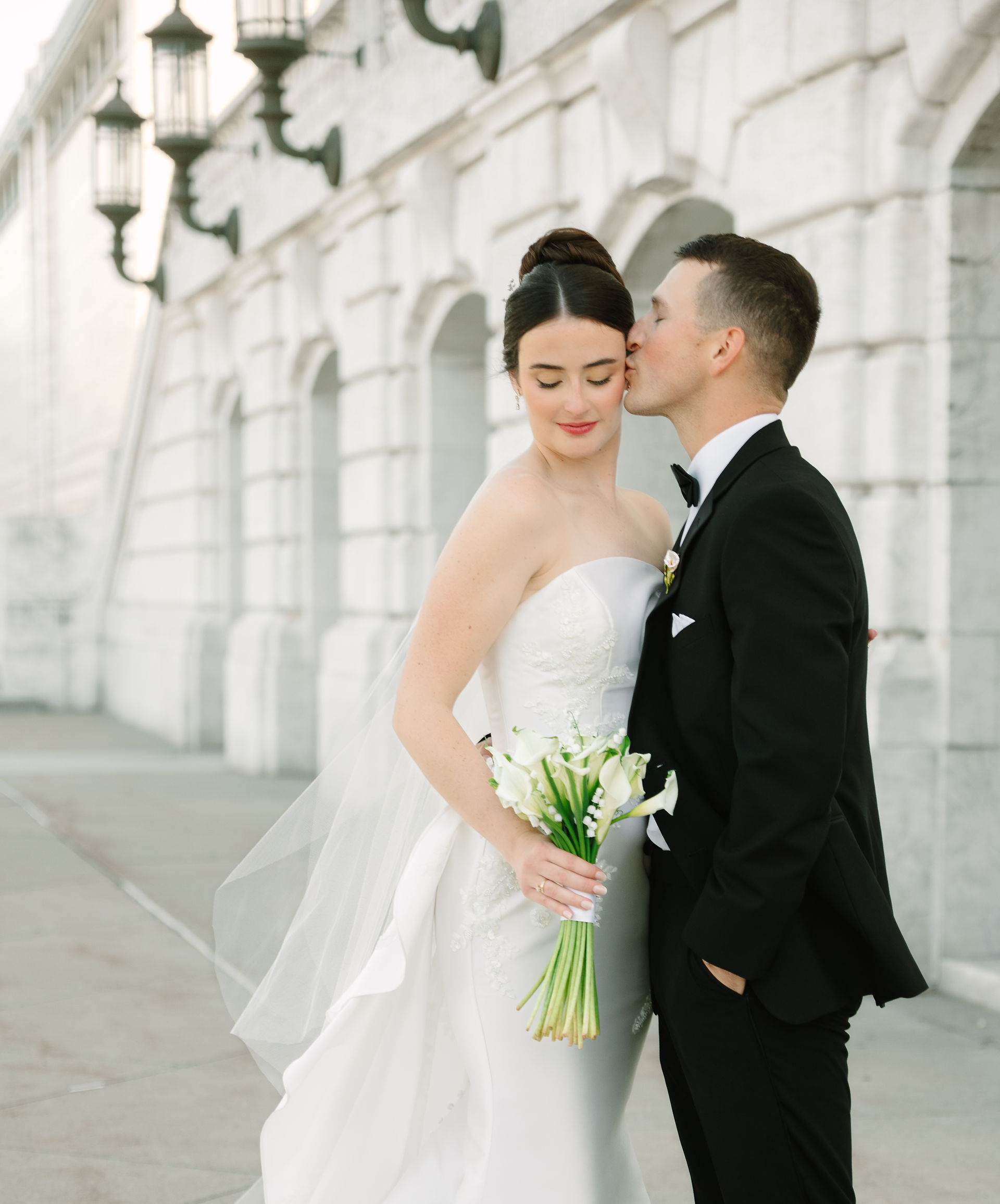 Bride and groom wedding portraits on the white marble steps of the Detroit Institute of Arts