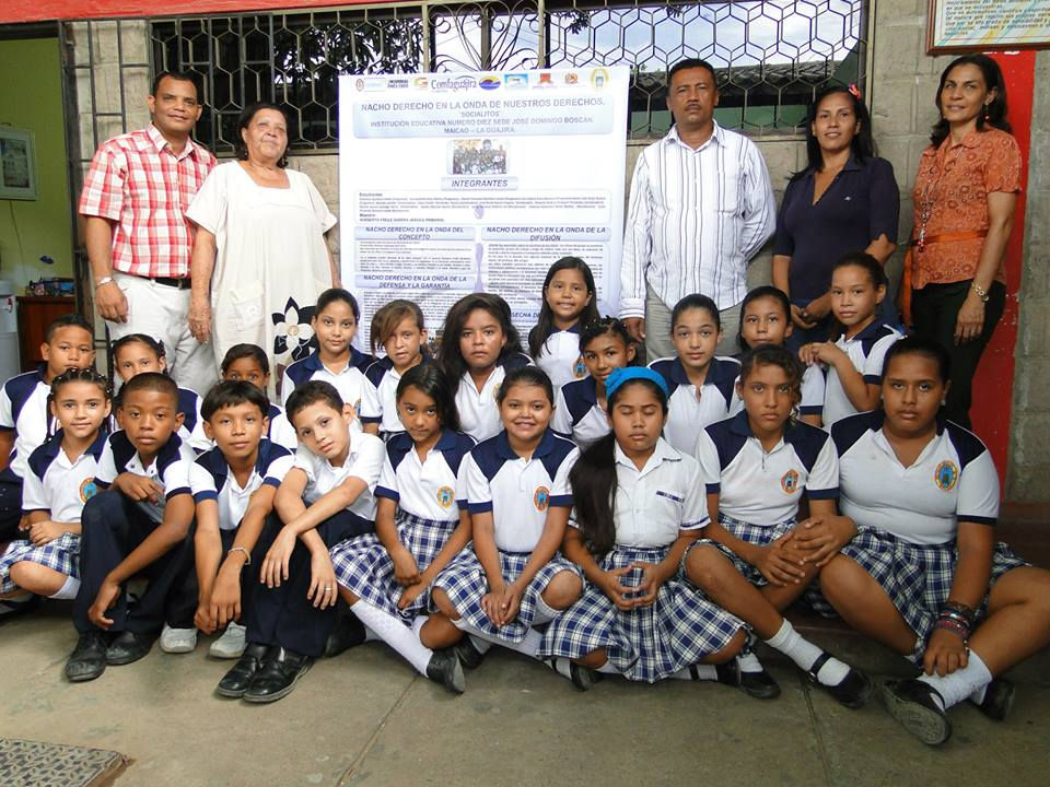 GRUPO DE ESTUDIANTES SOCIALITOS