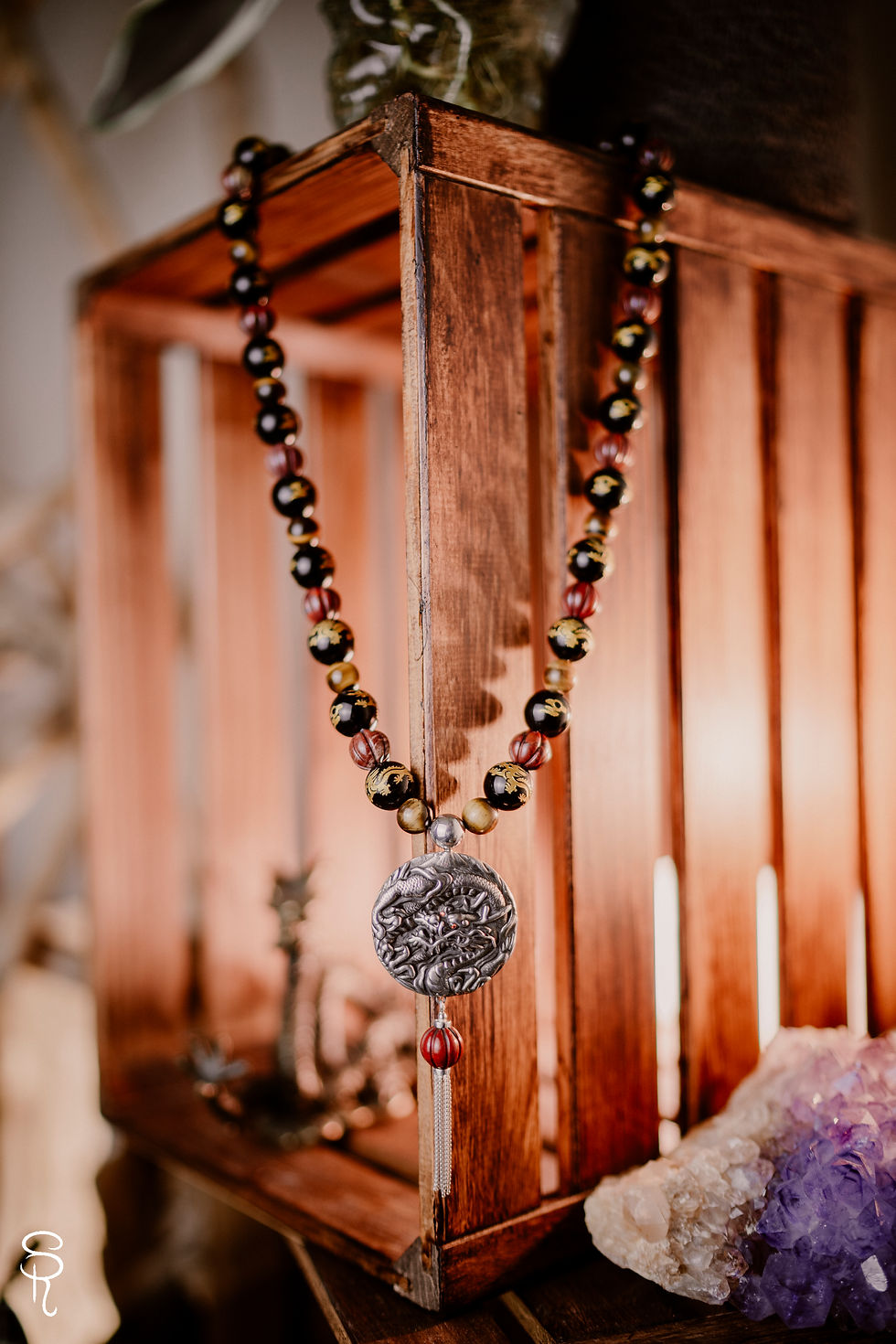 Miniature : Collier Dragon 10/12 mm Oeil de Tigre | Onyx gravé Or | Jaspe Rouge