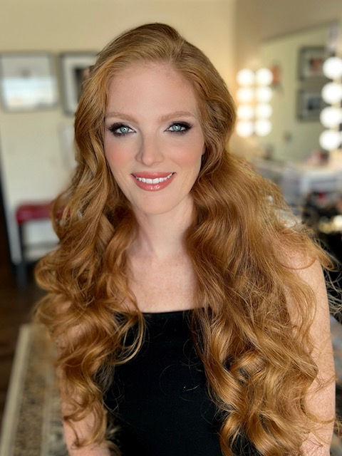 Smokey Eyes, Glossy Lips and Fresh Blush. Natural Soft Glam Waves.