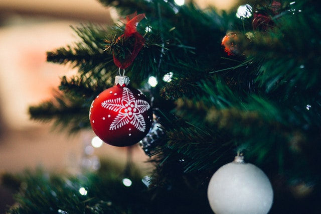 SAFELY DECORATING YOUR CUSTOM HOME FOR THE HOLIDAYS