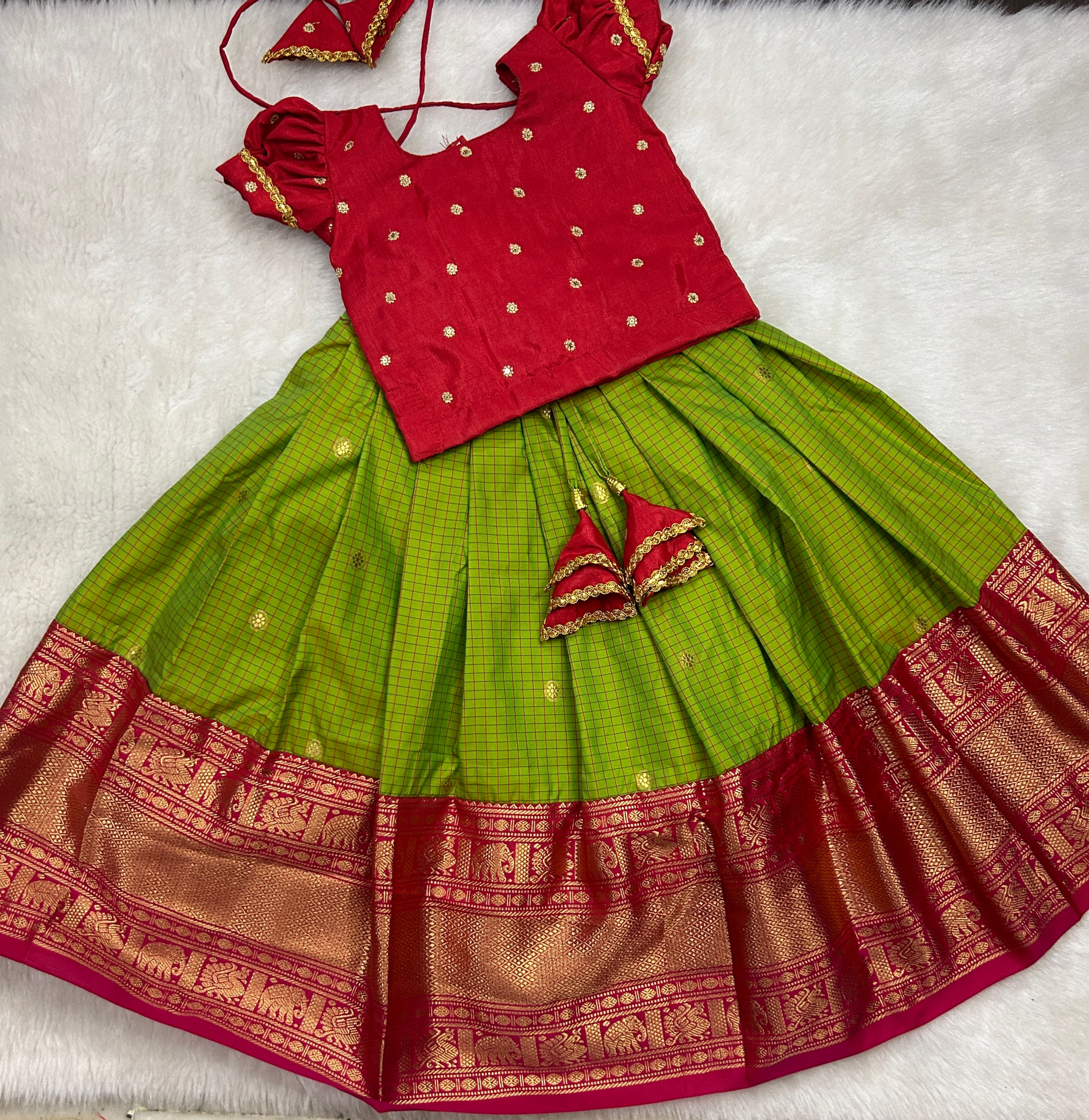 Beautiful gadwal pattu pavadai for little lillies