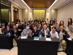 在企業數位轉型 與生成式 AI 熱潮下 ，頂級奢華酒店品牌如何將最前沿的 AI 技術融入五星級的款待服務中？   Creato 團隊為萬豪國際集團旗下的頂級奢華品牌 —— JW Marriott 成功舉辦《GenAI 101 for JW Marriott》的高管與核心團隊 AI 專業培訓。本次訓練不只是一場科技講座，更將大語言模型（LLMs）與行業問題融合的「實戰演練工作坊」，全面增加酒店管理層提升營運效率與創新客群體驗。