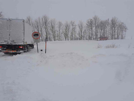 LKW-BERGUNG ABZWEIGUNG UMFAHRUNG