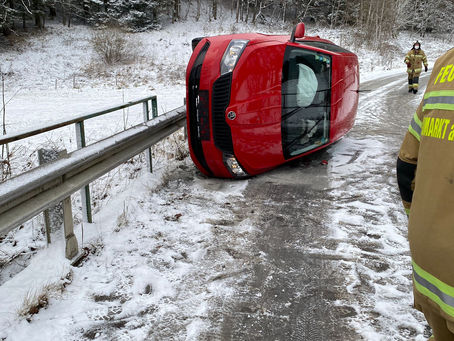 VERKEHRSUNFALL MIT EINGEKLEMMTEN PERSONEN - WERTHEIM