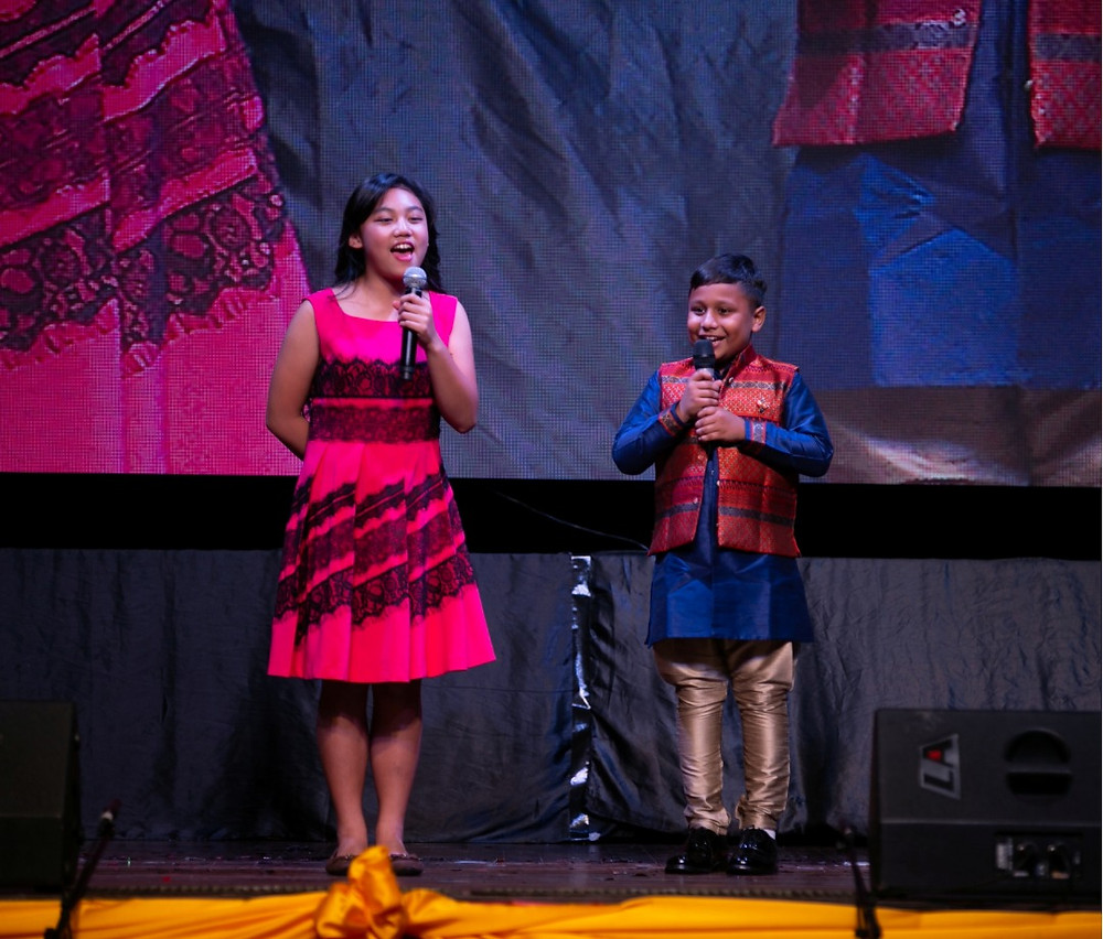 Indian students and Chinese-Filipino students performed Chinese cross talks