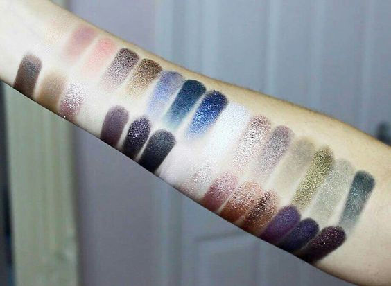 Thumbnail: MAKEUP REVOLUTION BBB fortune Favours The Brave 30 Eyeshadow