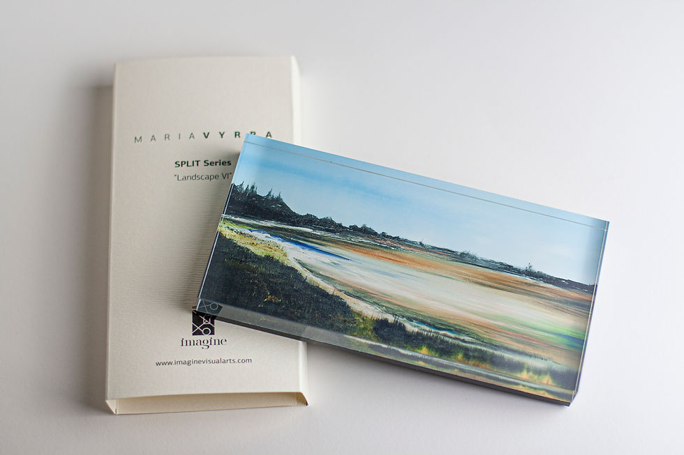Μικρογραφία: Signed collectible plexiglass  art object with gift packaging
