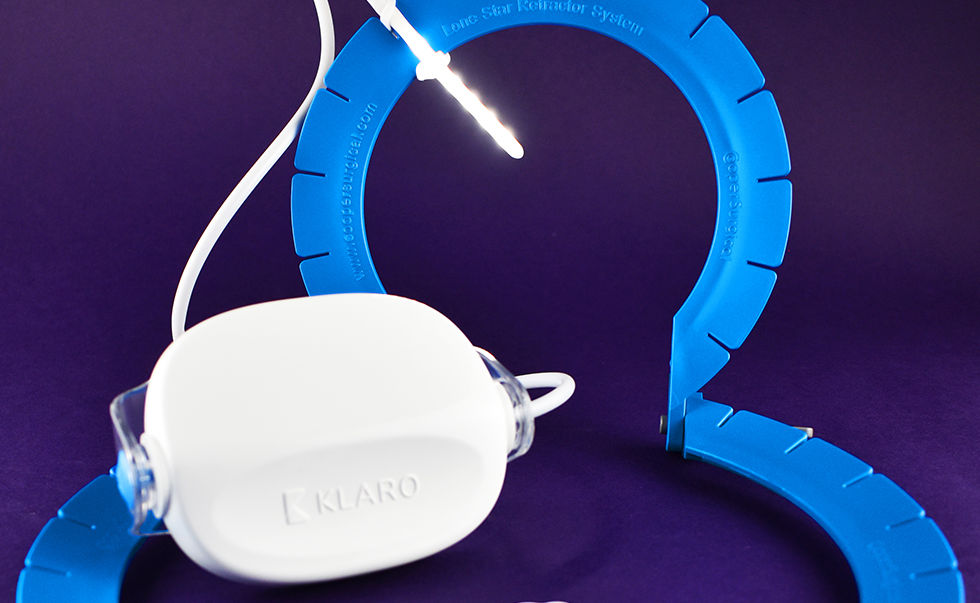 Portable LED surgical light mounted onto a Cooper Surigcal Lonestar retractor