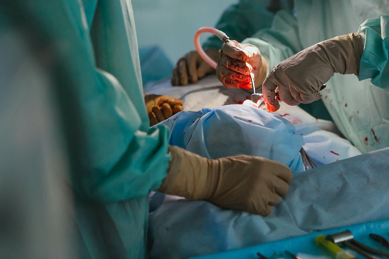 Operating room surgical light used in deep cavity surgery