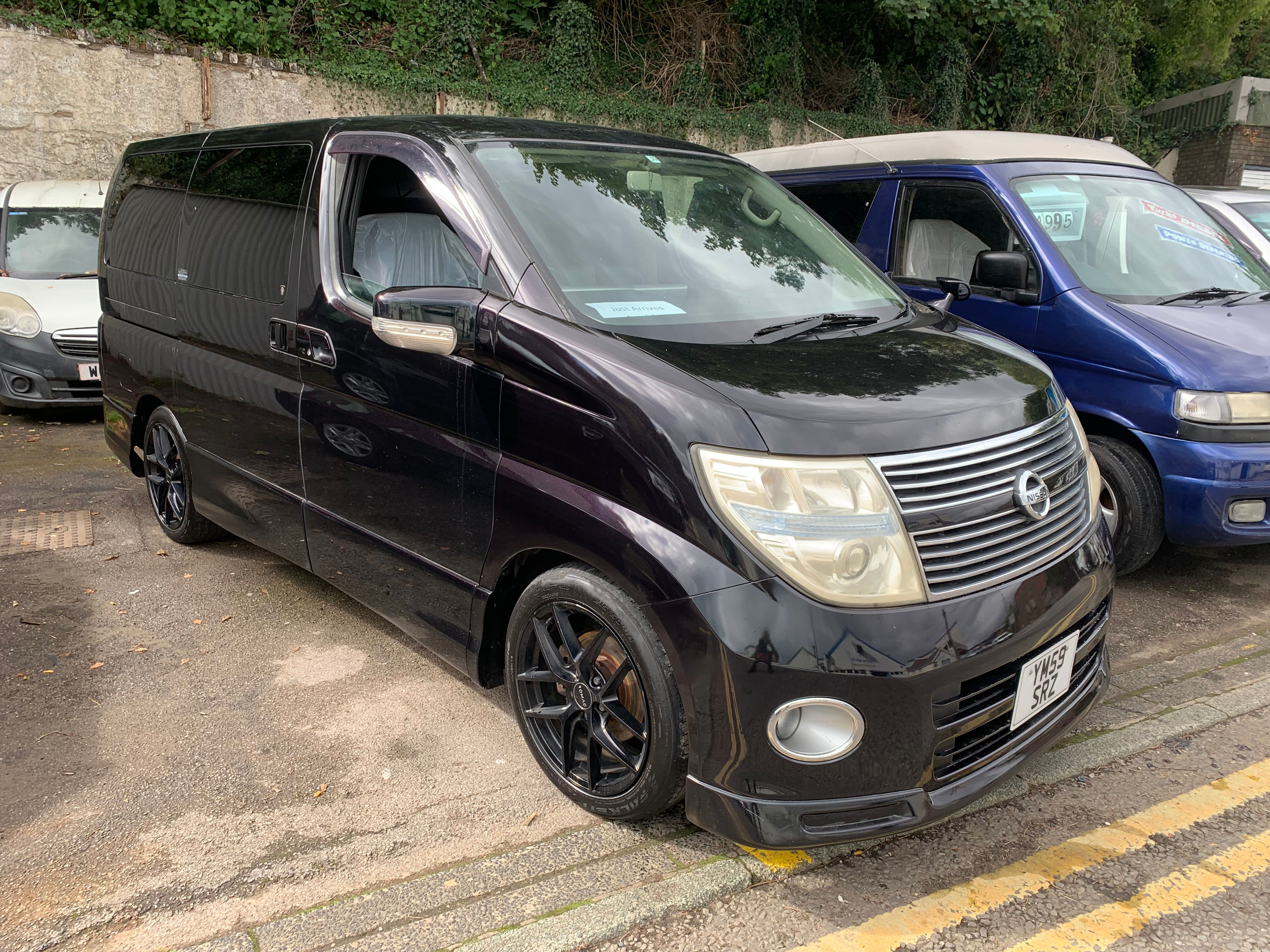 2010 VERY! LATE MODEL AUTO NISSAN ELGRAND HIGHWAY STAR 2.5 DAY CAMPER