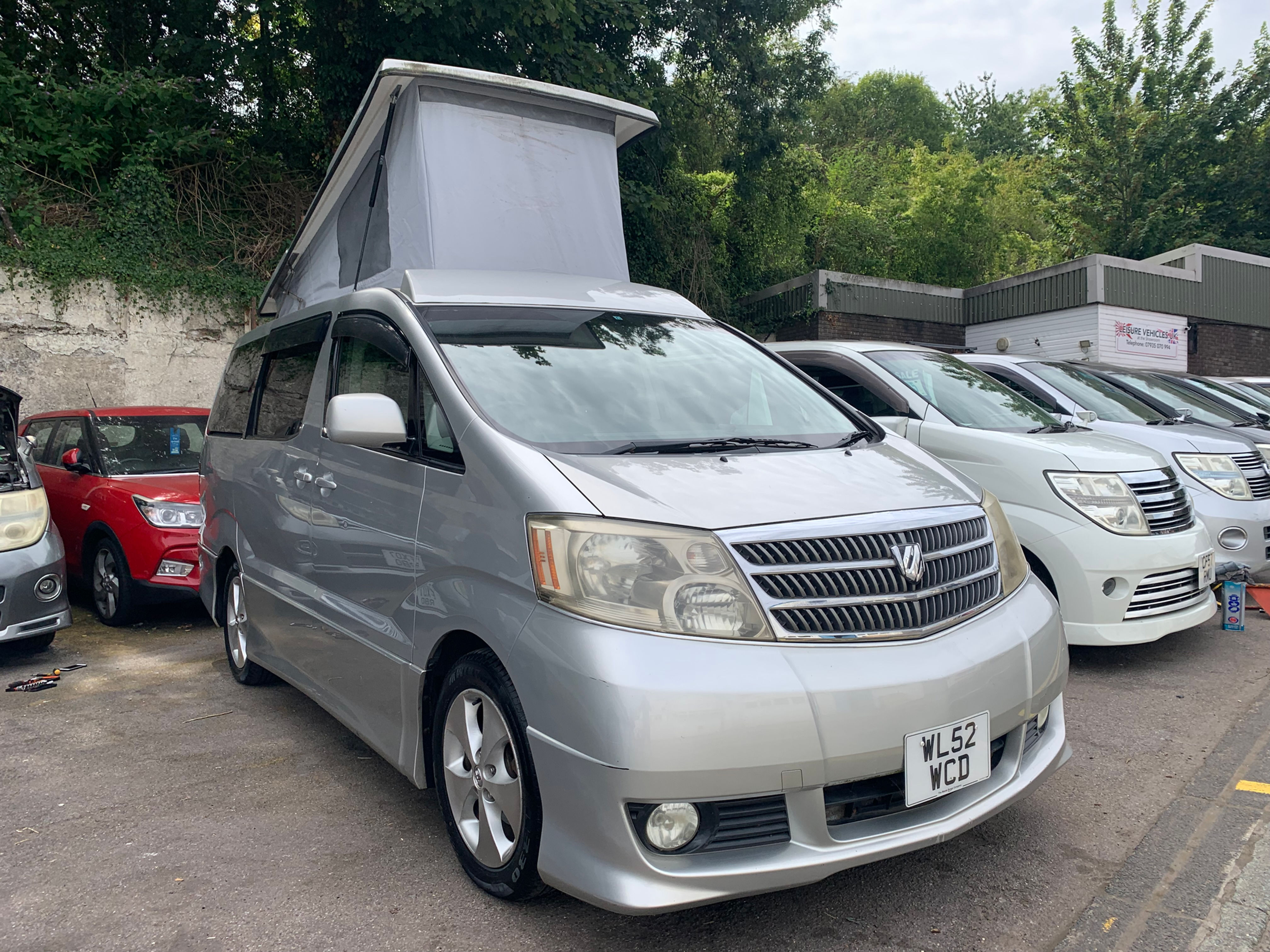 TOTOTA ALFARD2.4 POP TOP DAY CAMPER