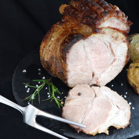 Schweinebraten mit Schwarzbrotknödel
