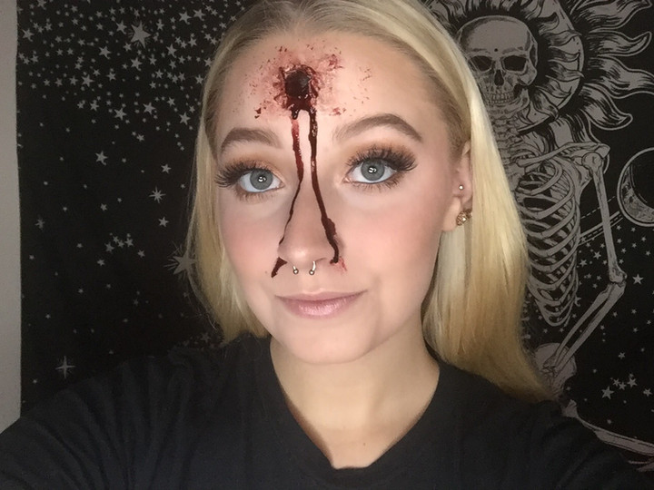 Special effects makeup for beginners: bullet hole wound