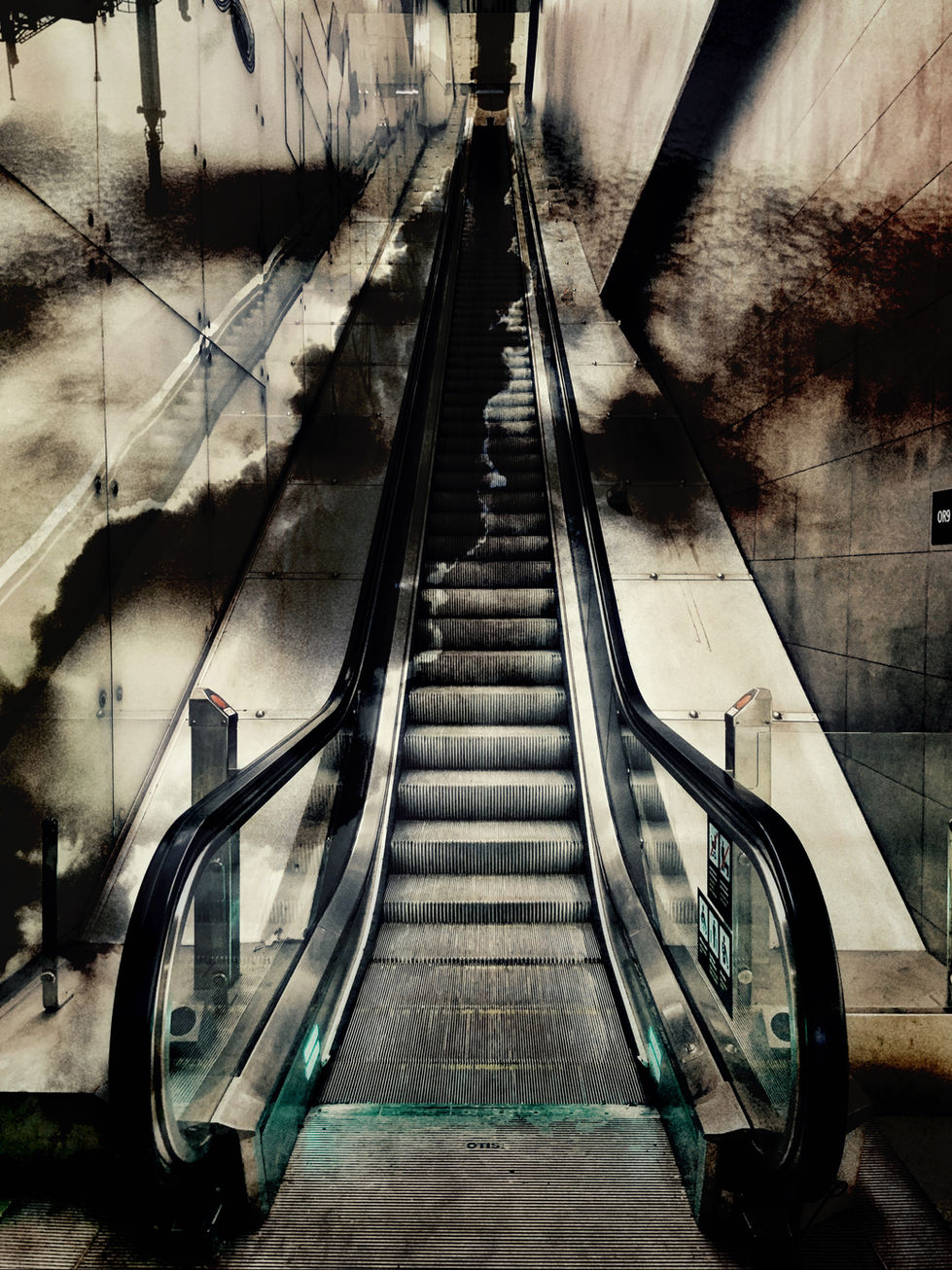 foto, fotokonst, fotografi, konstfoto, artphoto, photography, photographie, photo, odenplan, rulltrappa, piteå, smurfit westrock, escalator