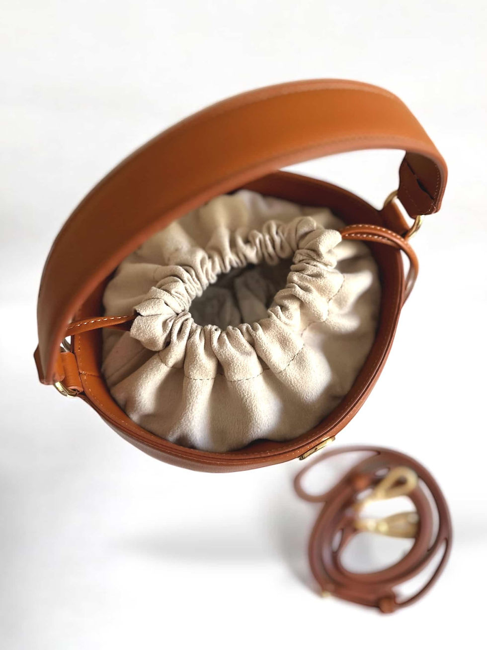 Küçük resim: Alis Deri detaylı örgü Kova Çanta (Krem-Taba)