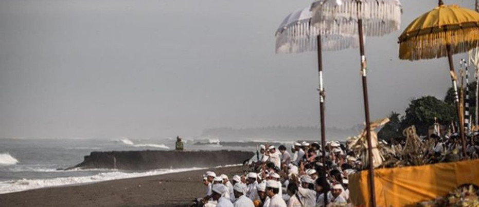 Ceremonie Bali strand.jpg