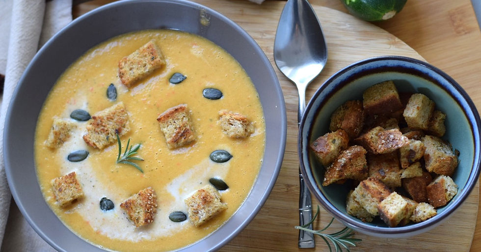 helenine čarovnije, coconut milk, bellpeper soup, rustic bread, garnish, croutons, zucchini soup, winter soup