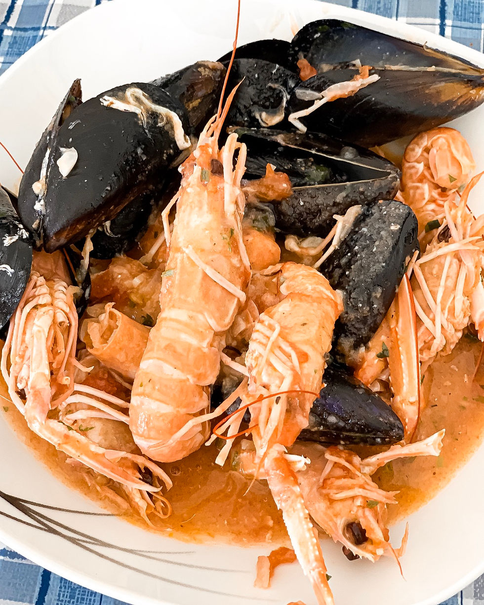 buzara, dagnje na buzaro, škampi na buzaro, helenine čarovnije, buzara na rdeče, buzara na belo