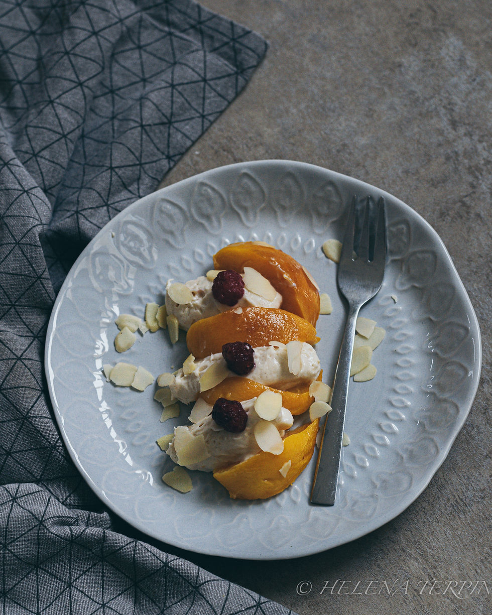 Peach Melba, melba, peaches, helenine carovnije, sladica, lahka sladica, dessert, fresh dessert, jesenska sladica, sladice v kozarčkih