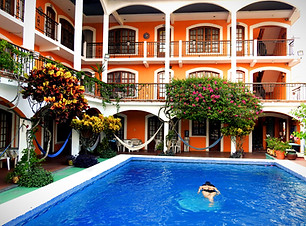 Hostal Don Luis - Fachada 03_edited.jpg