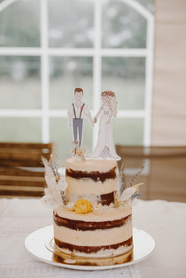 Trouwcake: naked cake met bloemen