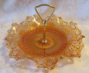 Chunky ruffled cake/sandwich plate