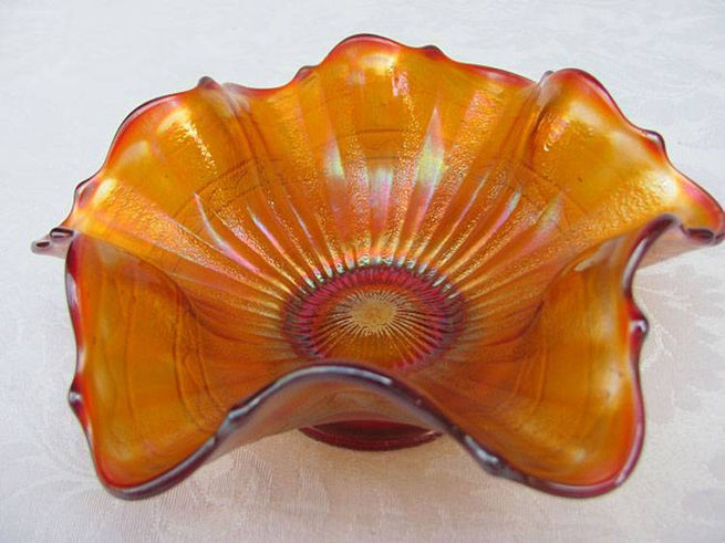 Stripped Rays, 6 Ruffled Bowl. Reverse amberina