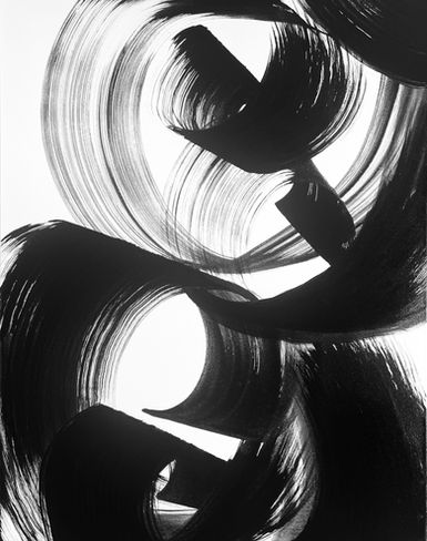 Peinture abstraite minimaliste en noir et blanc, capturant le mouvement et l’harmonie.