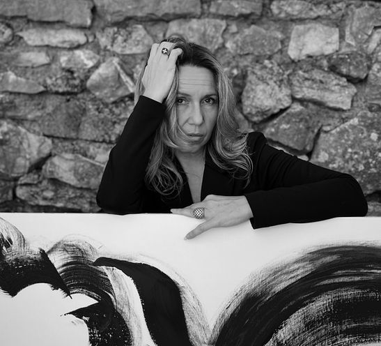 Résonances, une collection d'art abstrait contemporain en noir et blanc par Géraldine Auret, célèbre la fluidité et les contrastes. Idéal pour enrichir votre intérieur ou galerie.