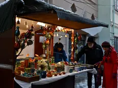 Engaging with Local Artisans: Souvenirs with a Story