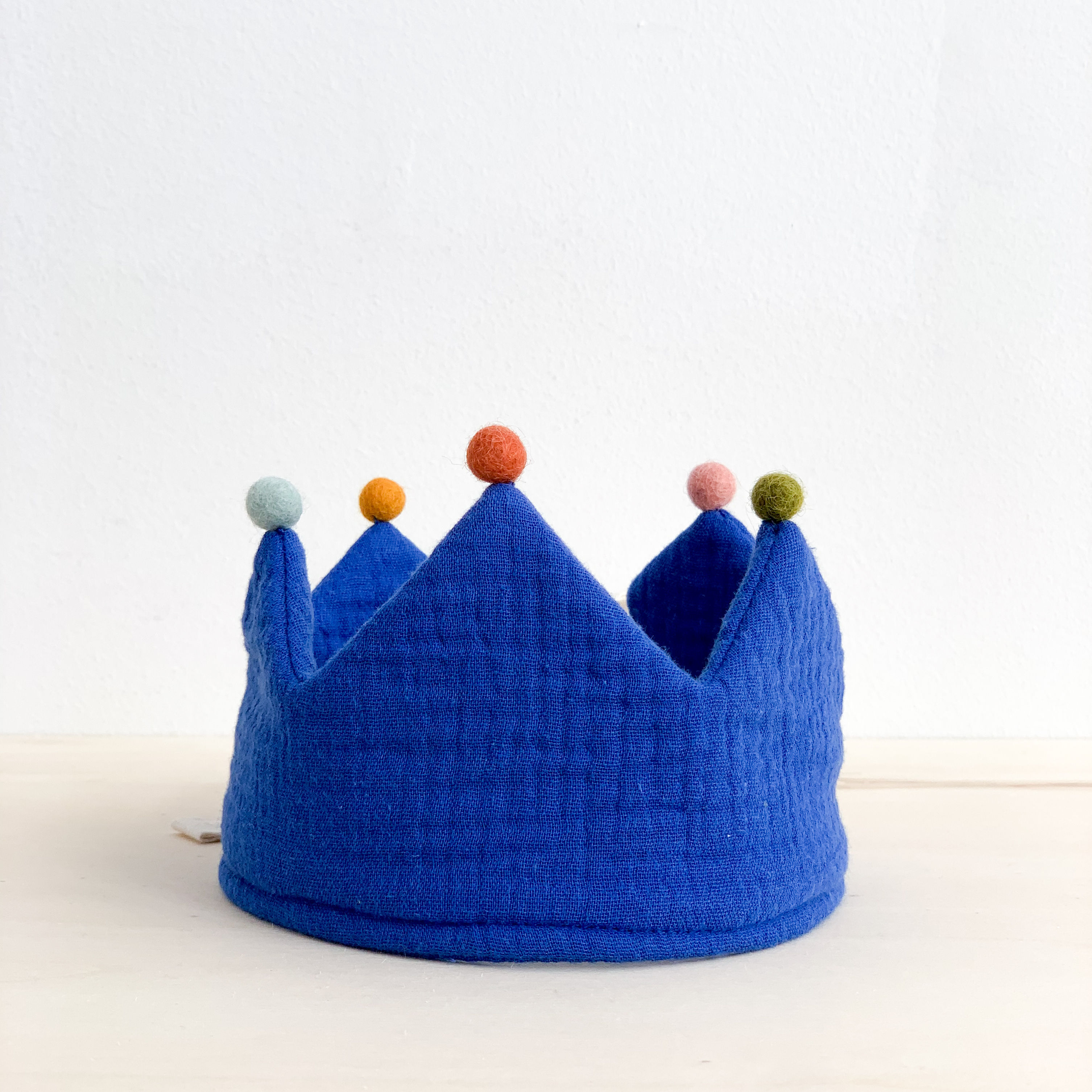 Corona de tela Azul con pompones