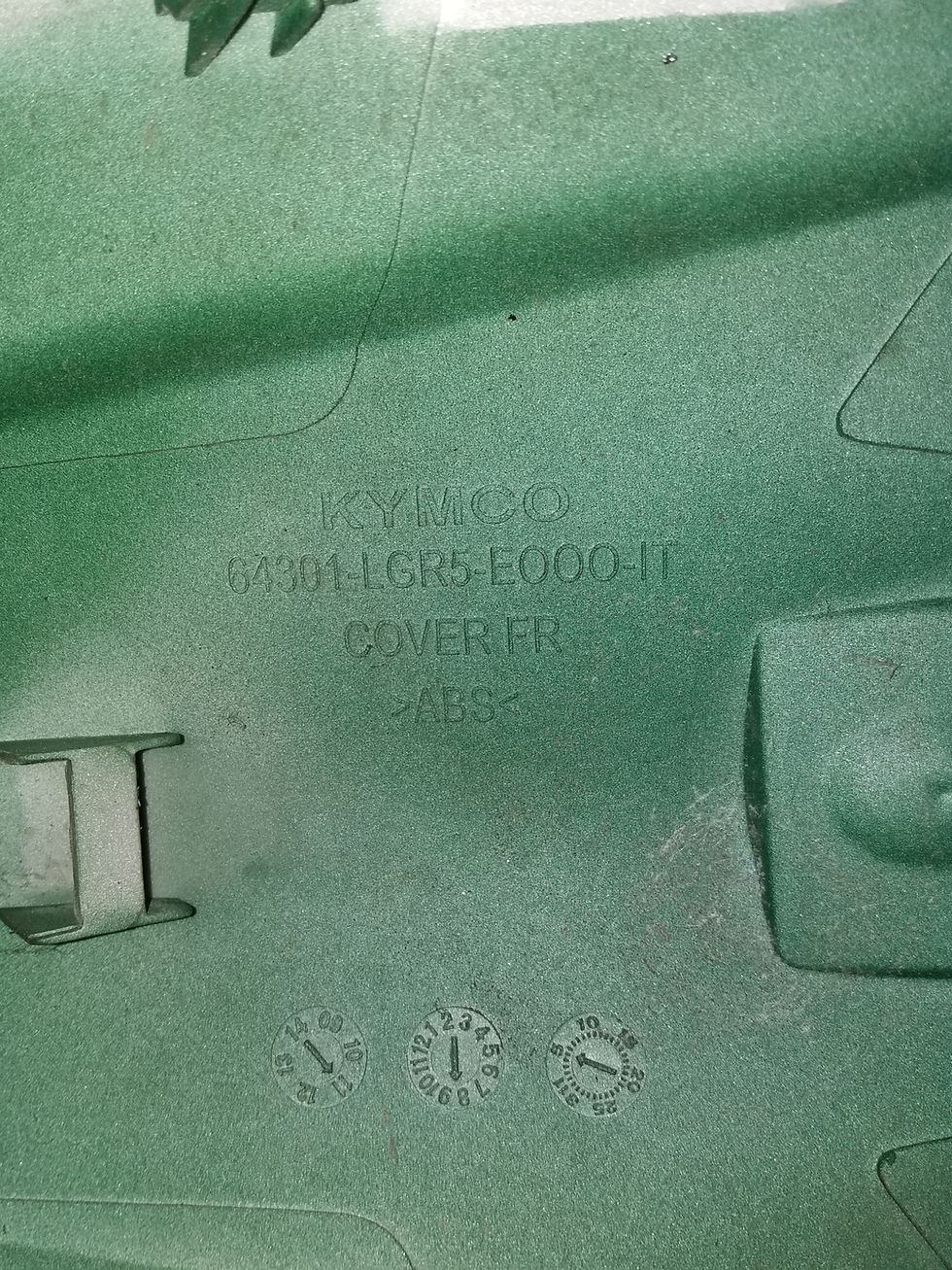 Miniatura: Kymco Coperchio centrale per scudo ant.Like LX V.T. bianco e verde    S.L