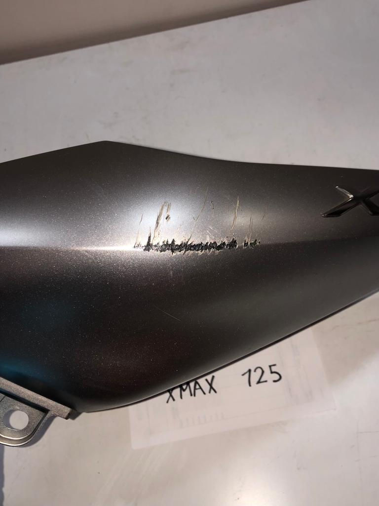 Thumbnail: Yamaha Carena posteriore SX colore grigio  xmax 125  SL